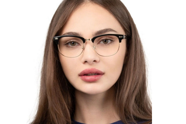 Round Face women wear Browline Glasses
