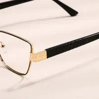 Stylish Black Gold
Black