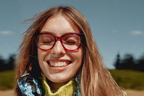 Guide to buying the best red frame glasses