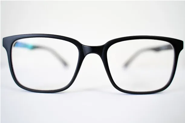What face shape is good for square glasses?