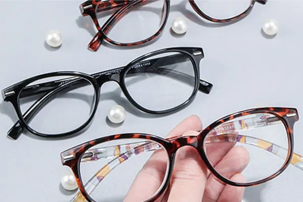 What reading glasses lens type options does EFE have?