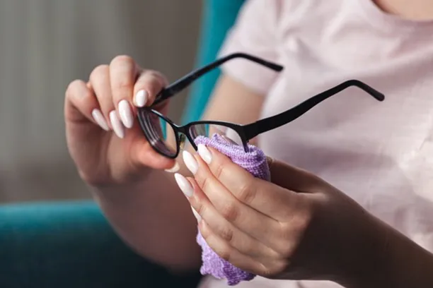 5 tips to keep glasses from fogging up with a mask
