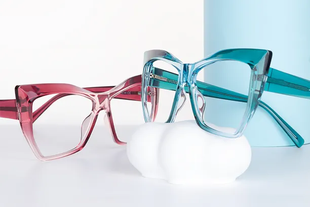 Cat Eye Glasses: A Glimpse into the Everlasting Charm of a Fashion Classic