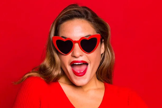 Embrace the Glow: EFE's Red Sunglasses for Radiant Winter Style