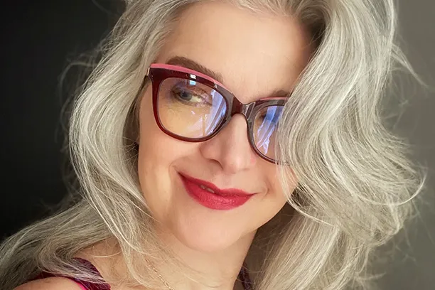 Finding the Ideal Women's Eyeglasses to Complement Gray Hair: A Style Guide