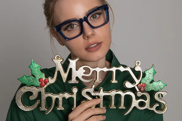Celebrate the Season with Stylish Christmas Eyeglasses from EFE