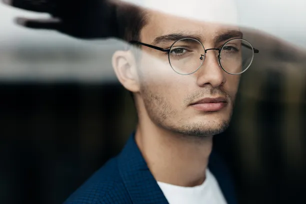 Crystal Clear Elegance: Navigating the Trend of Men's Clear Glasses