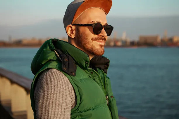 Explore Polarized Vision: EFE's Sunglasses for Men