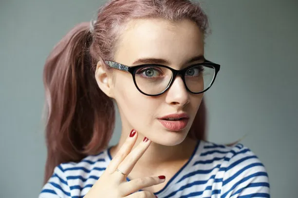 What Makes Cat Eye Glasses a Top Trend in 2024?