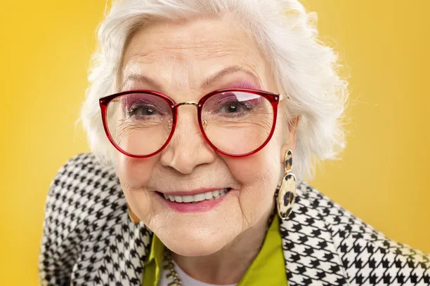 Combination of Type and Convenience: Glasses for Older Women
