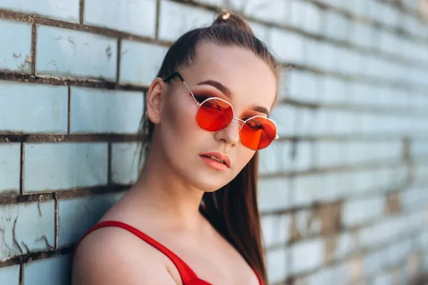 Beyond Frames: The Contemporary Cool of Rimless Glasses