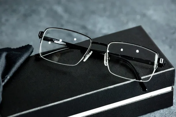 Discover the Timeless Appeal of Black Frame Glasses