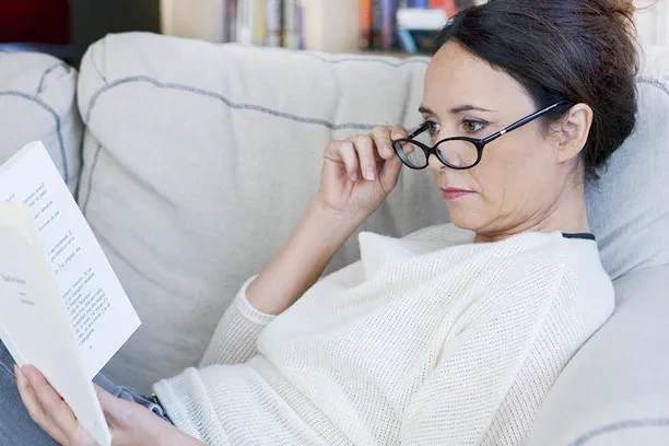 How to Choose Best Bifocal Reading Glasses for Women in 2025