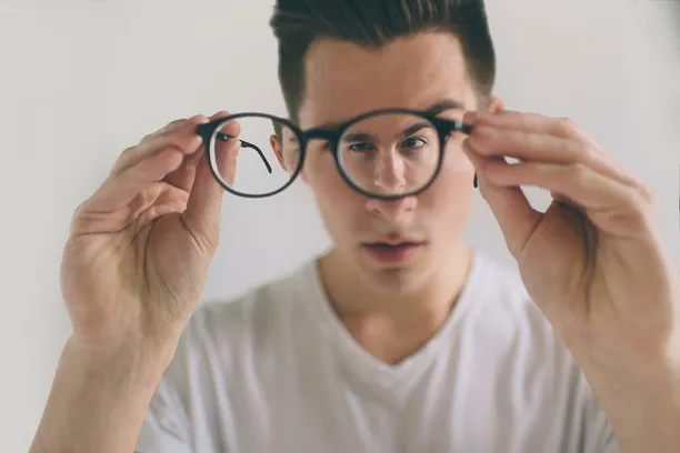 Elevating Your Oval Eyeglasses: Clean and Maintenance Techniques