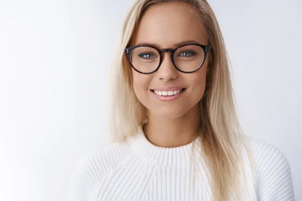 Spotlight on 2025 Trends: Best Eyeglasses for Wide Faces